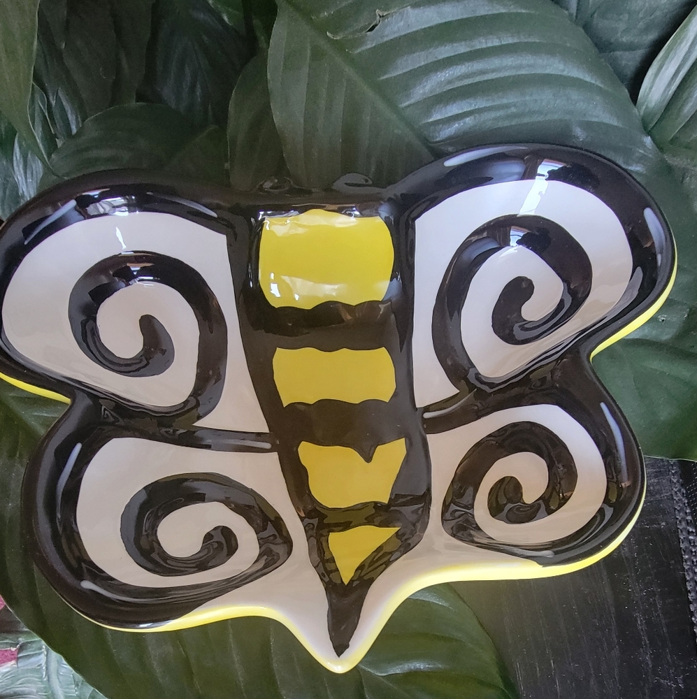 NWT* Stunning Bublebee🐝 Ceramic Dish. - Picture 2 of 6